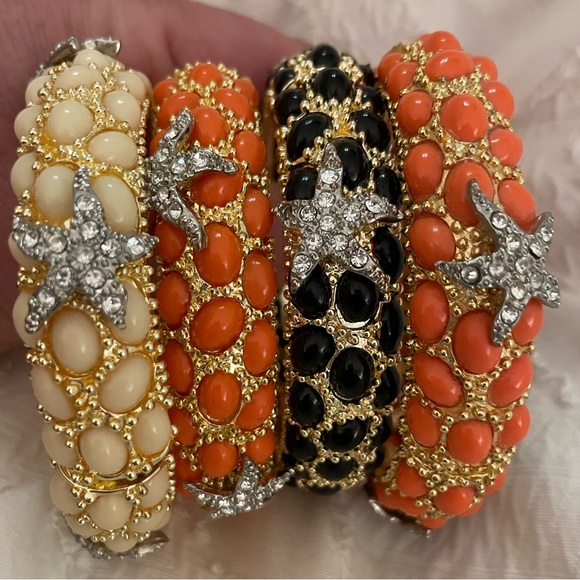 Set of four bangle clasp bracelets. Starfish - Picture 1 of 4